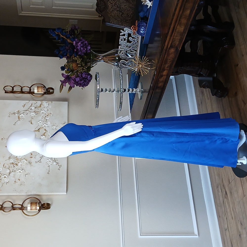 David's Bridal Elegant Blue One-Shoulder Formal Floor-length Gown. Size 4 - Picture 7 of 17